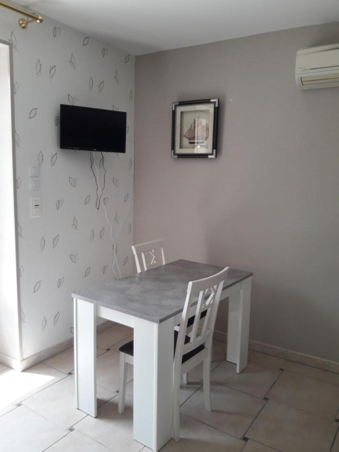 Logis de LANGE studio 2 p Saint-Hilaire-la-Palud Esterno foto