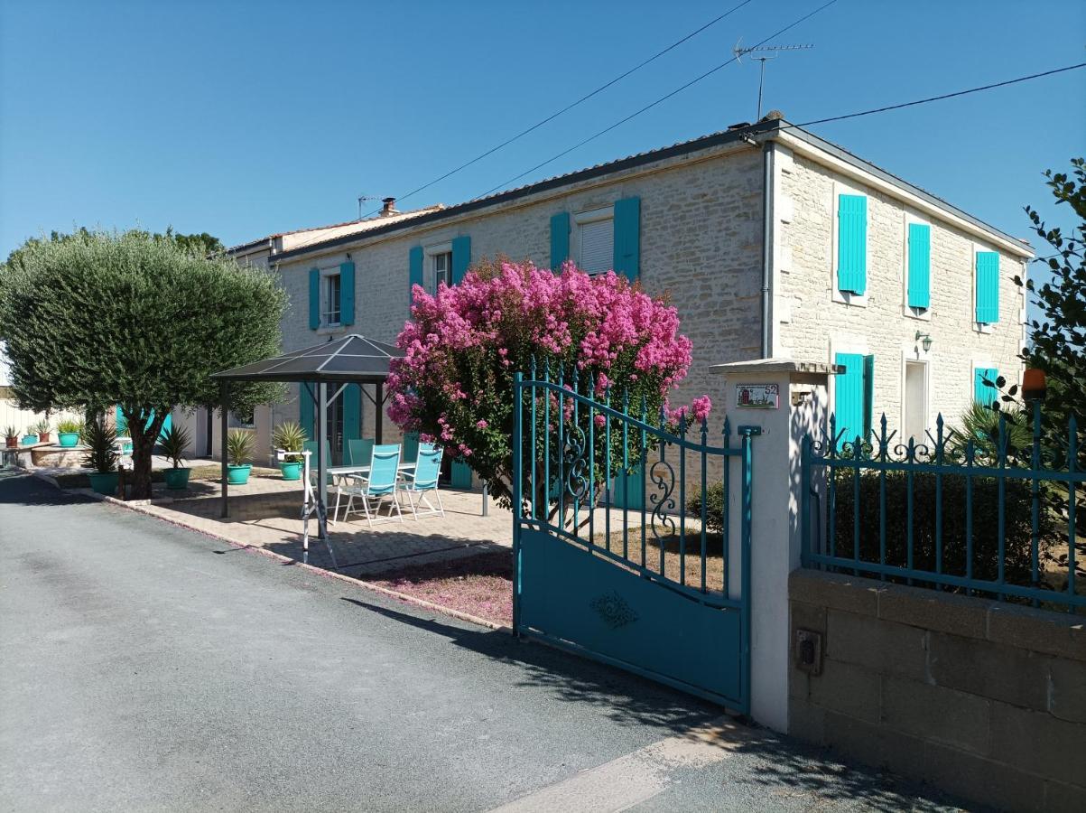 Logis de LANGE studio 2 p Saint-Hilaire-la-Palud Esterno foto